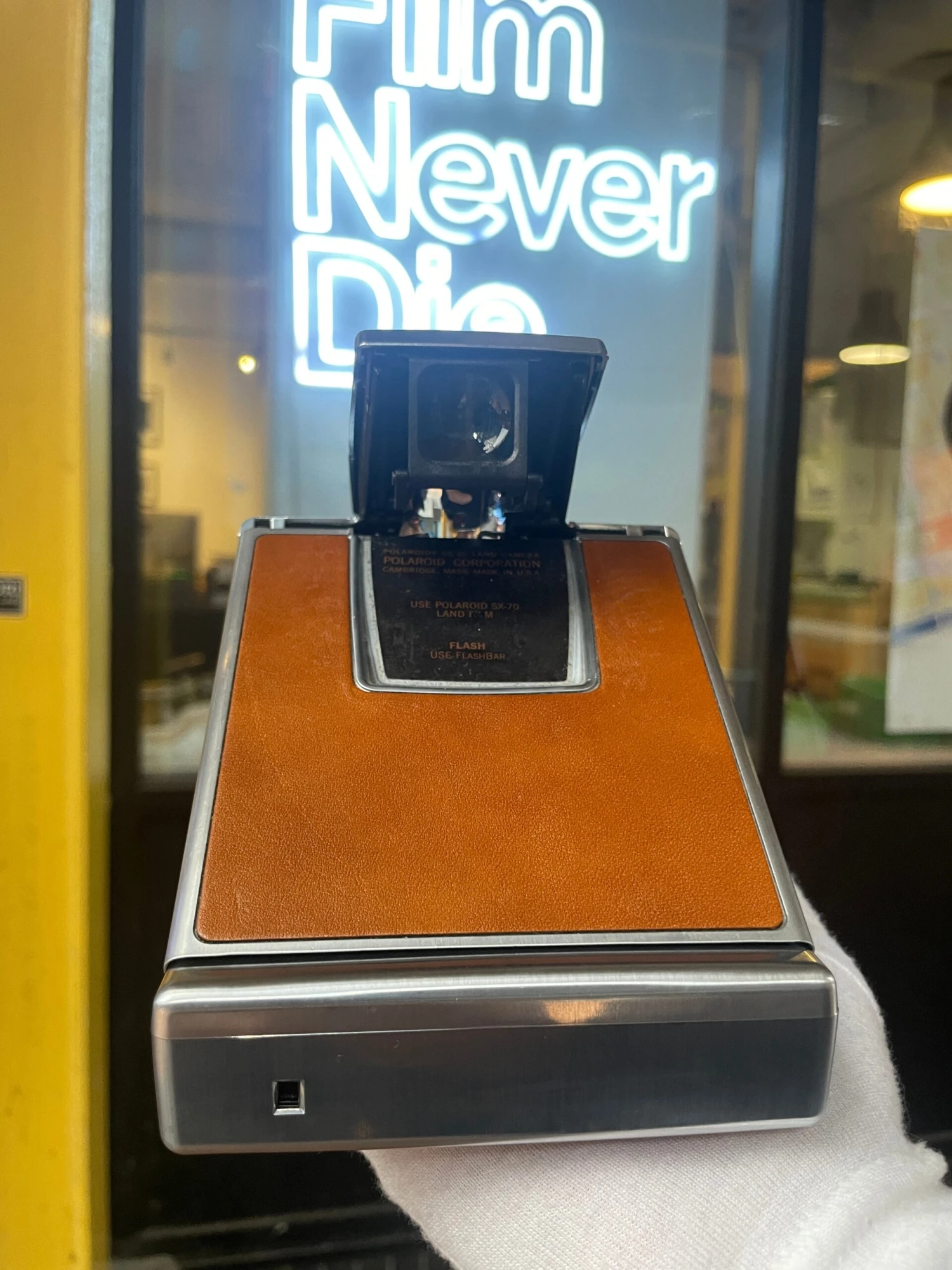 Polaroid SX-70 Land Camera - Image 4